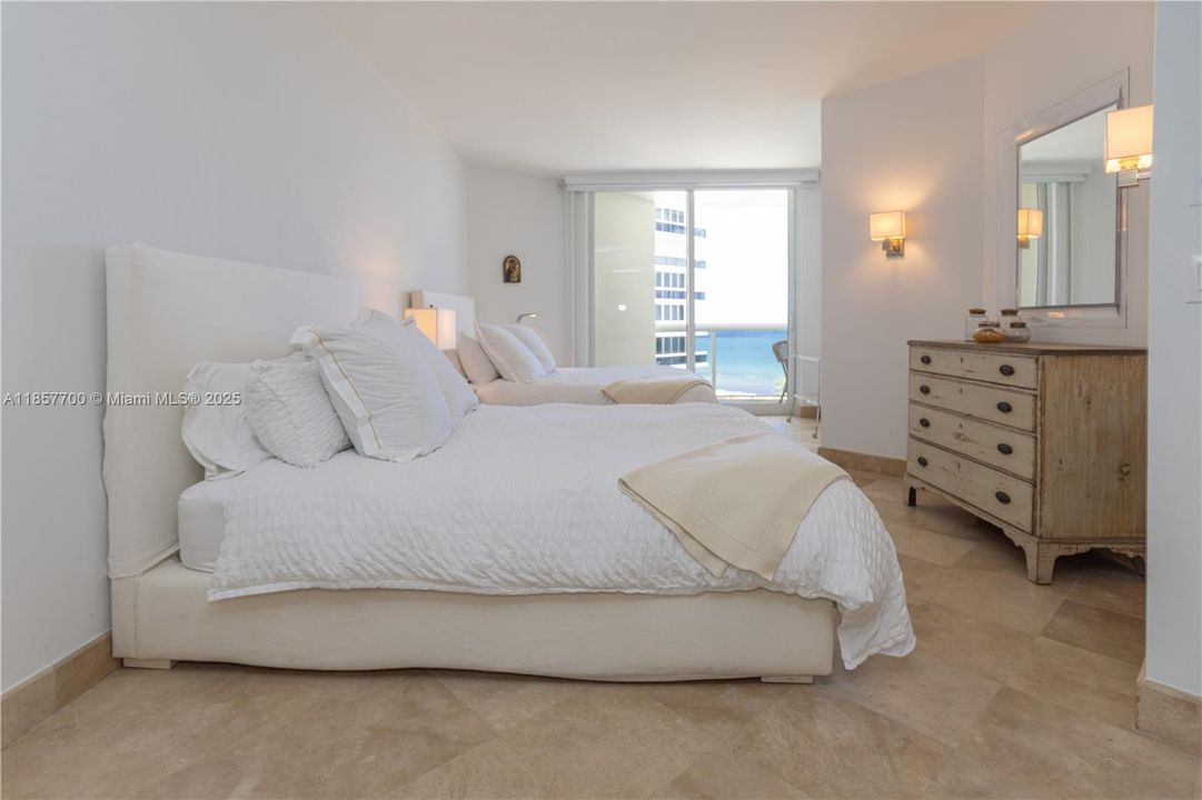 For Sale: $1,300,000 (2 beds, 2 baths, 1740 Square Feet)