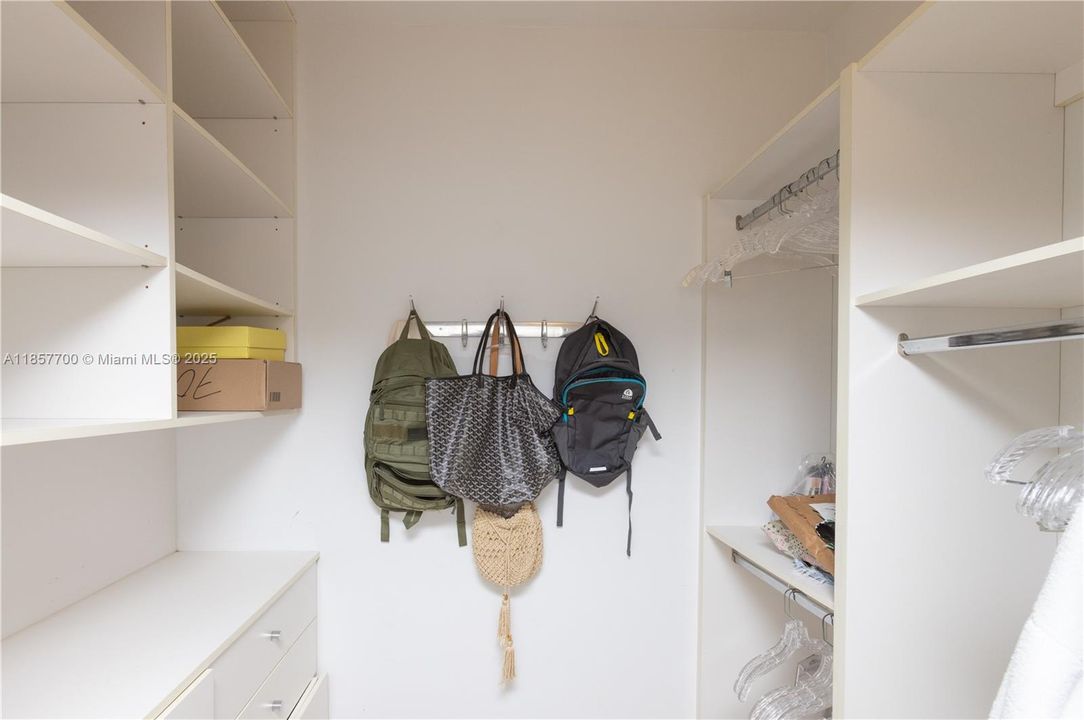 For Sale: $1,300,000 (2 beds, 2 baths, 1740 Square Feet)