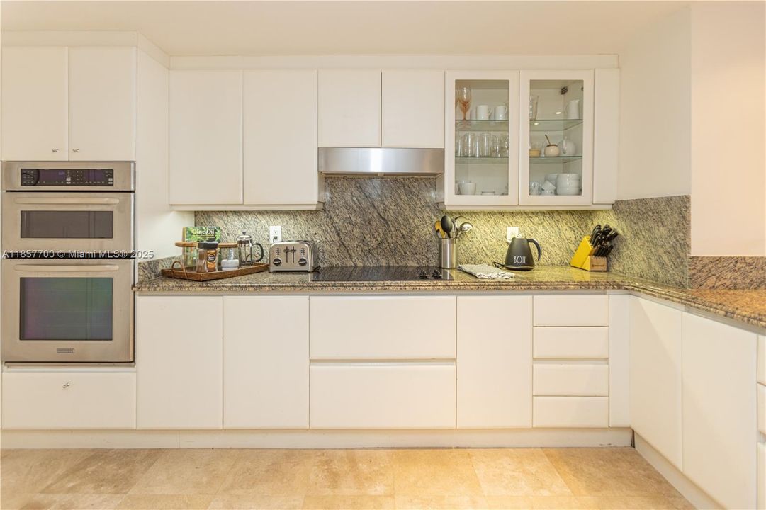 For Sale: $1,300,000 (2 beds, 2 baths, 1740 Square Feet)