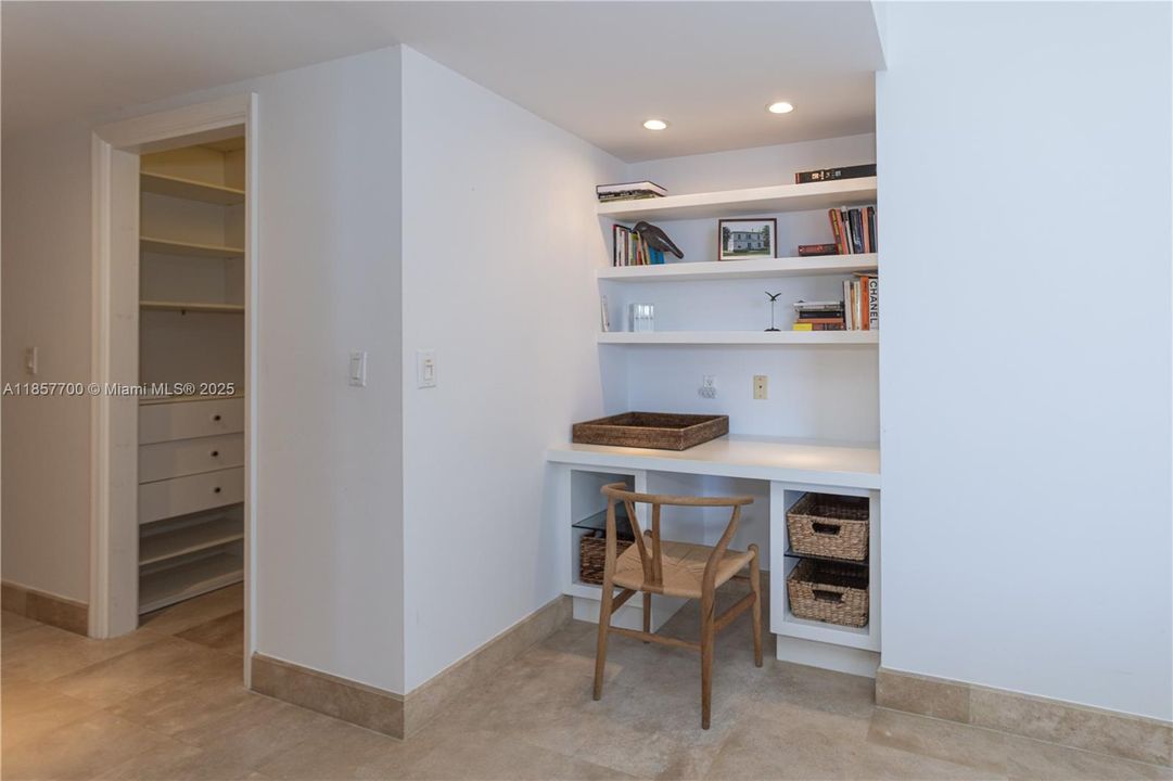 For Sale: $1,300,000 (2 beds, 2 baths, 1740 Square Feet)