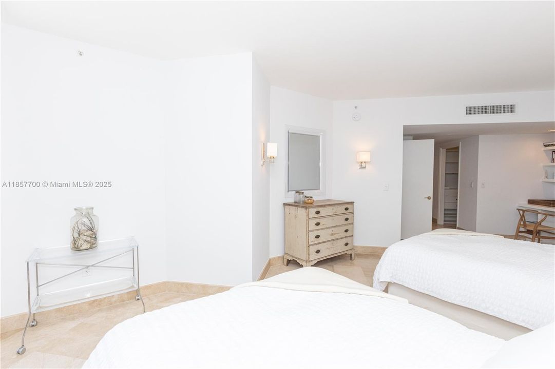 For Sale: $1,300,000 (2 beds, 2 baths, 1740 Square Feet)