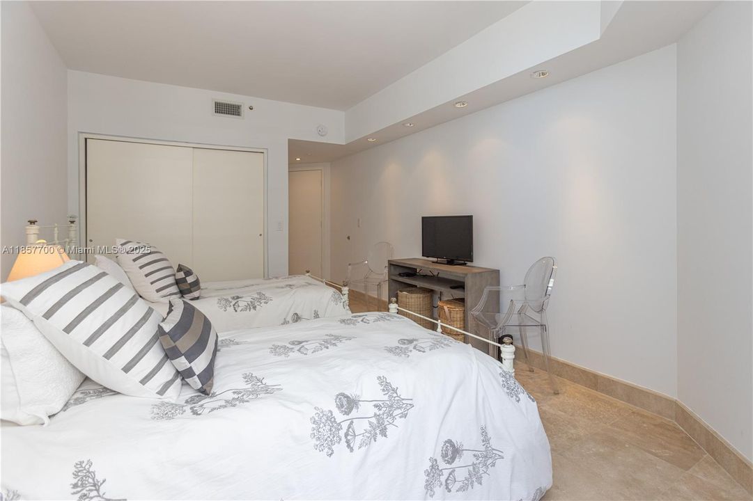 For Sale: $1,300,000 (2 beds, 2 baths, 1740 Square Feet)