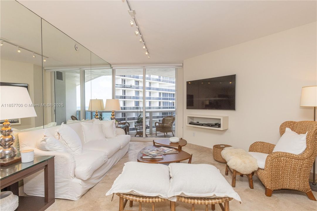 For Sale: $1,300,000 (2 beds, 2 baths, 1740 Square Feet)