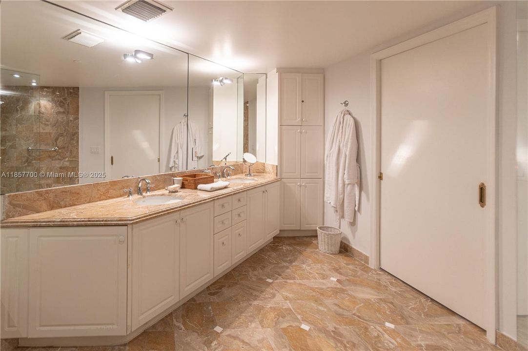 For Sale: $1,300,000 (2 beds, 2 baths, 1740 Square Feet)