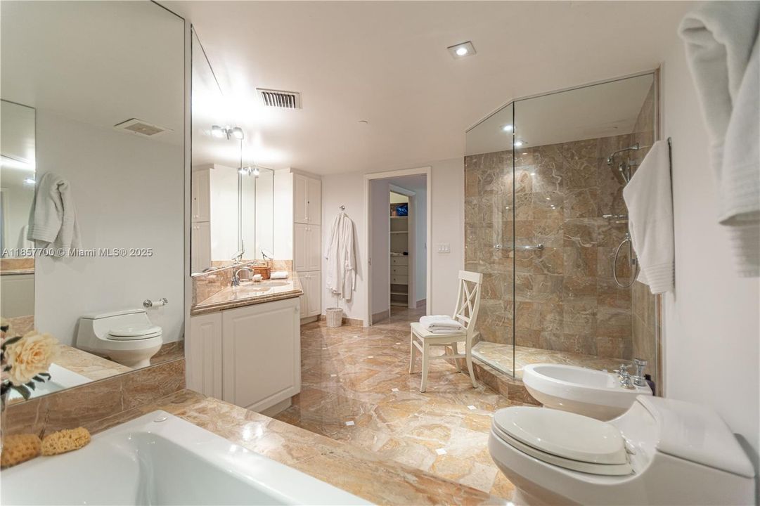 For Sale: $1,300,000 (2 beds, 2 baths, 1740 Square Feet)