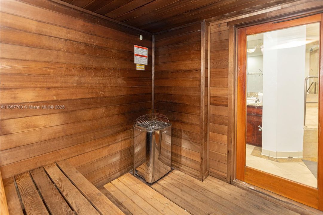 For Sale: $1,300,000 (2 beds, 2 baths, 1740 Square Feet)