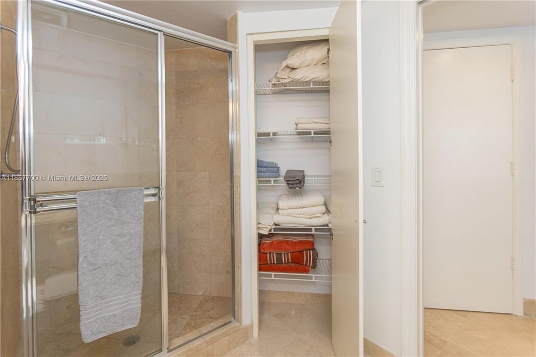 For Sale: $1,300,000 (2 beds, 2 baths, 1740 Square Feet)