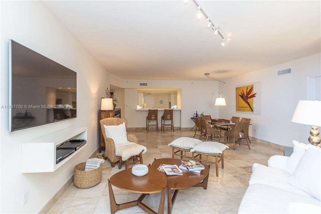 For Sale: $1,300,000 (2 beds, 2 baths, 1740 Square Feet)