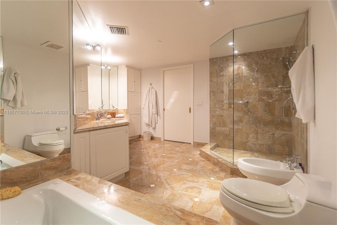 For Sale: $1,300,000 (2 beds, 2 baths, 1740 Square Feet)