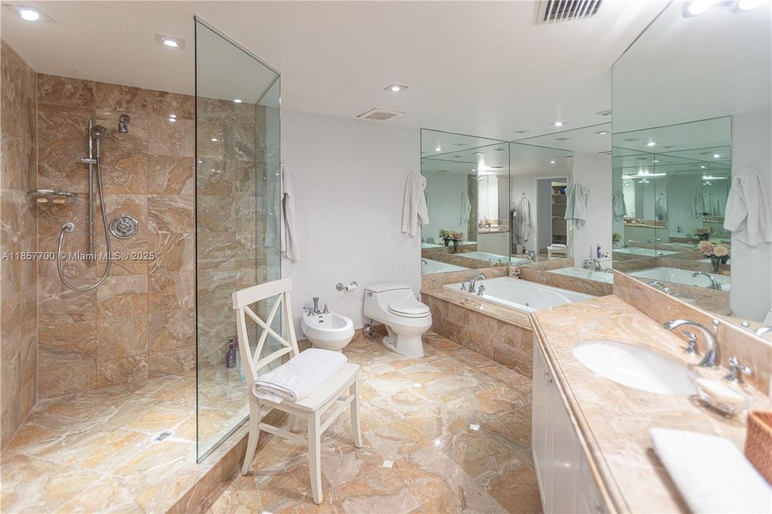 For Sale: $1,300,000 (2 beds, 2 baths, 1740 Square Feet)