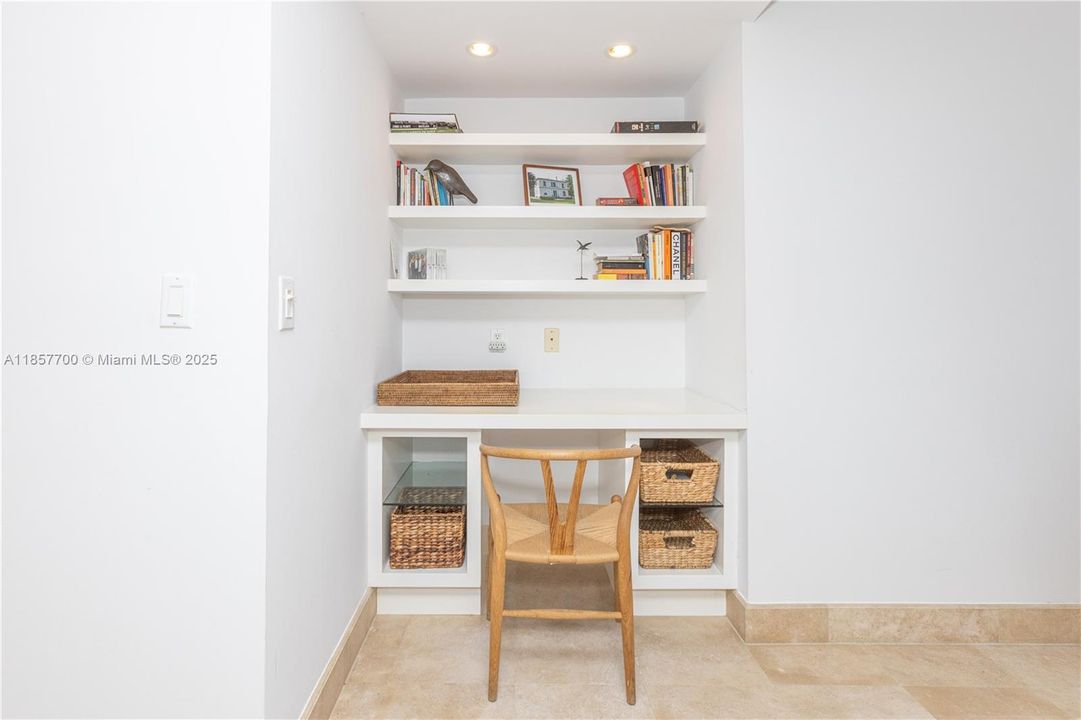 For Sale: $1,300,000 (2 beds, 2 baths, 1740 Square Feet)