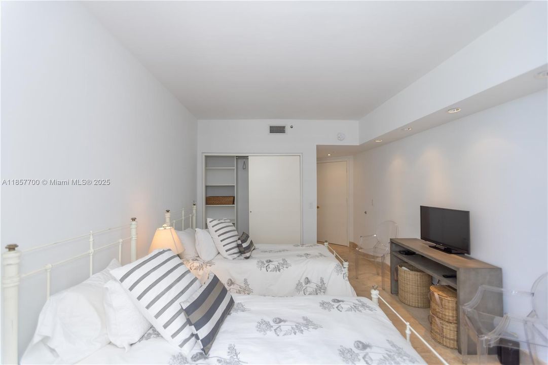 For Sale: $1,300,000 (2 beds, 2 baths, 1740 Square Feet)