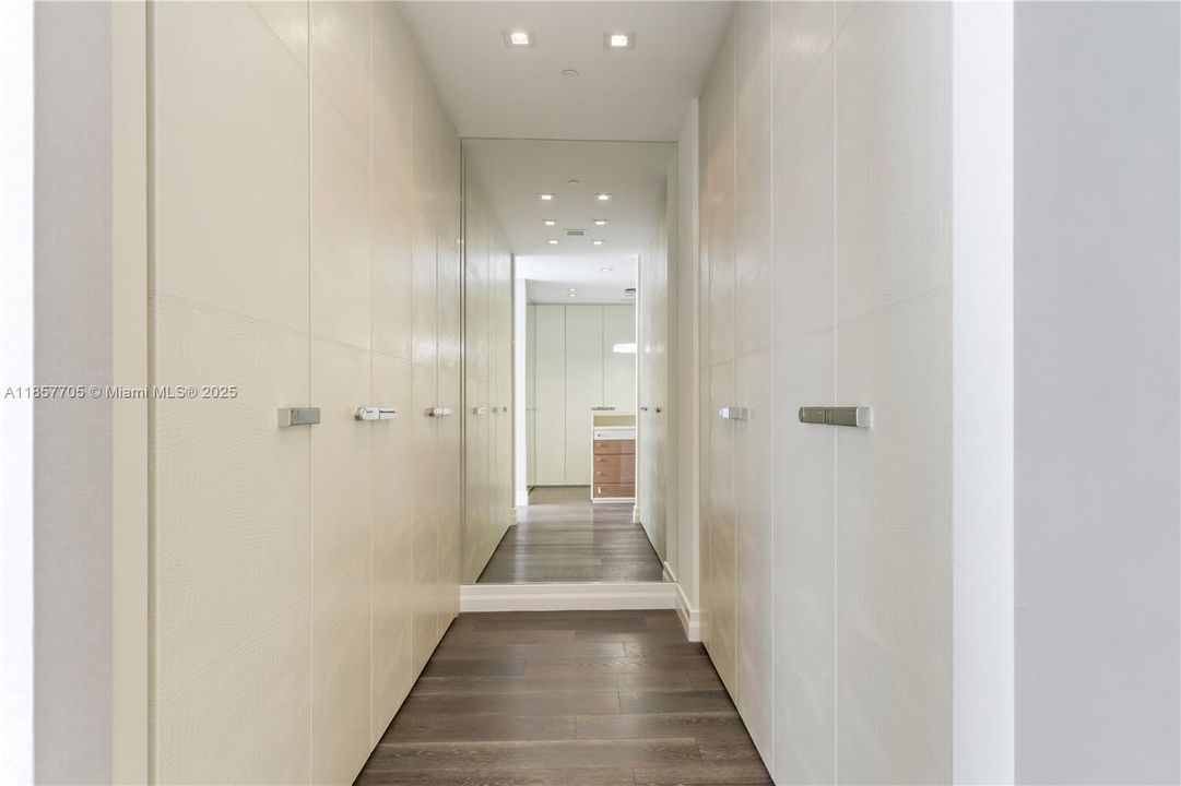 For Sale: $7,400,000 (3 beds, 6 baths, 4609 Square Feet)