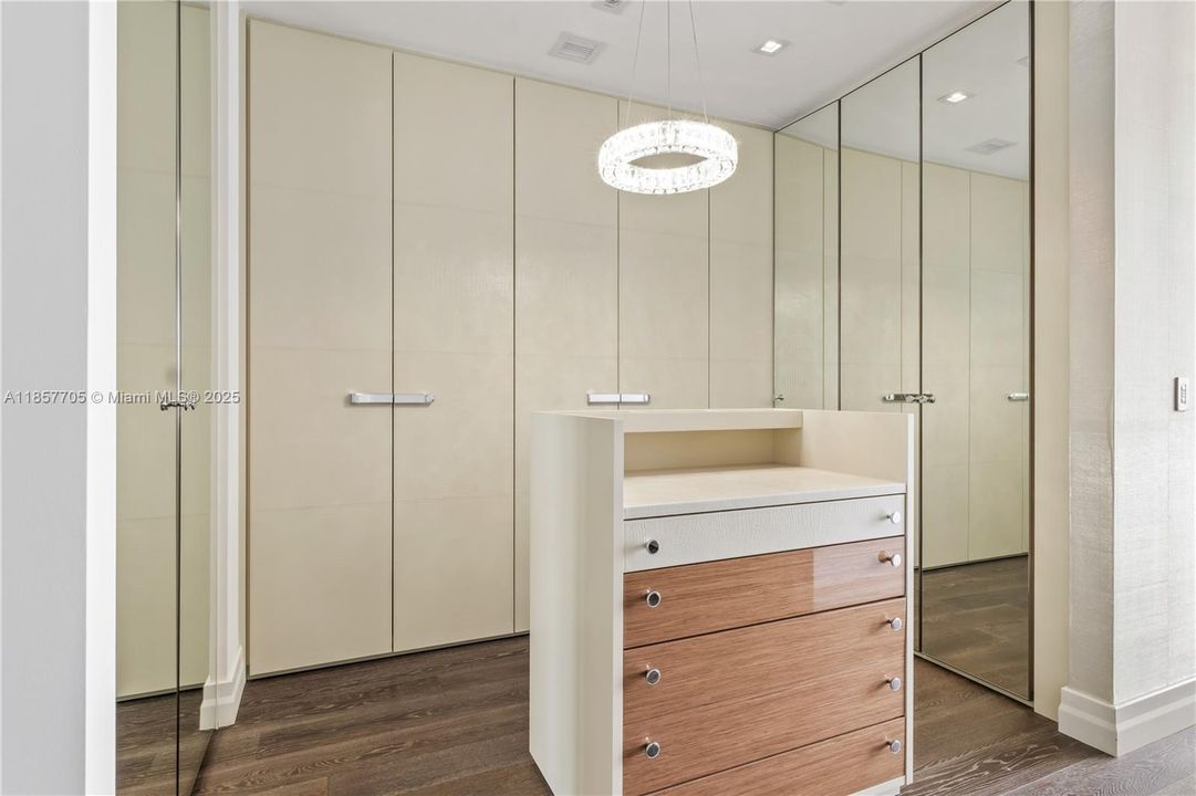 For Sale: $7,400,000 (3 beds, 6 baths, 4609 Square Feet)