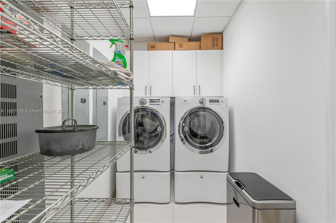 For Sale: $7,400,000 (3 beds, 6 baths, 4609 Square Feet)