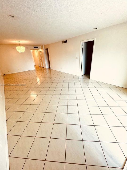 Под контрактом: $99,000 (2 спален, 2 ванн, 1130 Квадратных фут)