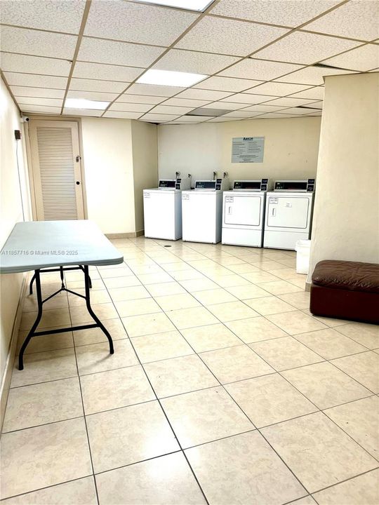 Под контрактом: $99,000 (2 спален, 2 ванн, 1130 Квадратных фут)