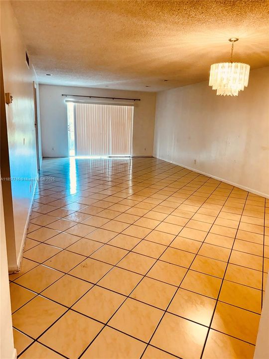 Под контрактом: $99,000 (2 спален, 2 ванн, 1130 Квадратных фут)