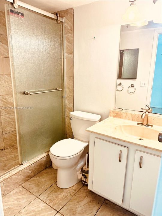 Под контрактом: $99,000 (2 спален, 2 ванн, 1130 Квадратных фут)