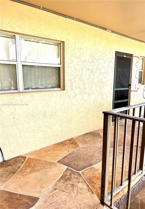 Под контрактом: $99,000 (2 спален, 2 ванн, 1130 Квадратных фут)