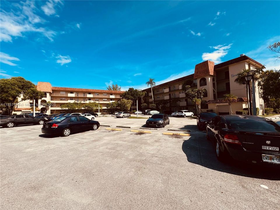 Под контрактом: $99,000 (2 спален, 2 ванн, 1130 Квадратных фут)