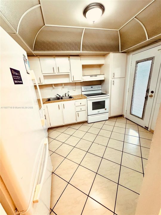 Под контрактом: $99,000 (2 спален, 2 ванн, 1130 Квадратных фут)