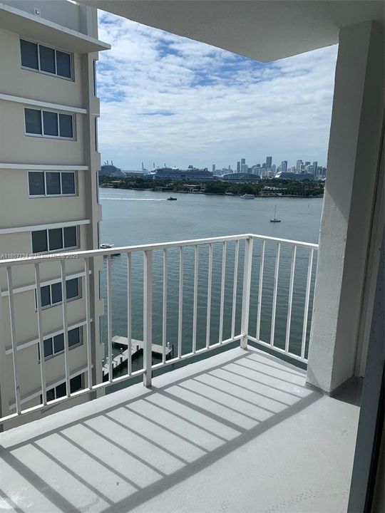 For Sale: $529,000 (2 beds, 1 baths, 940 Square Feet)