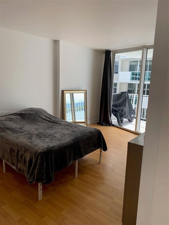 For Sale: $529,000 (2 beds, 1 baths, 940 Square Feet)