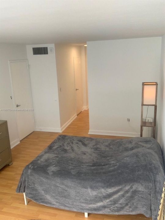 For Sale: $529,000 (2 beds, 1 baths, 940 Square Feet)