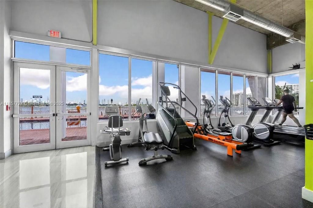 For Sale: $529,000 (2 beds, 1 baths, 940 Square Feet)