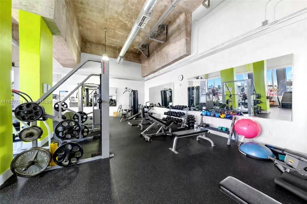 For Sale: $529,000 (2 beds, 1 baths, 940 Square Feet)