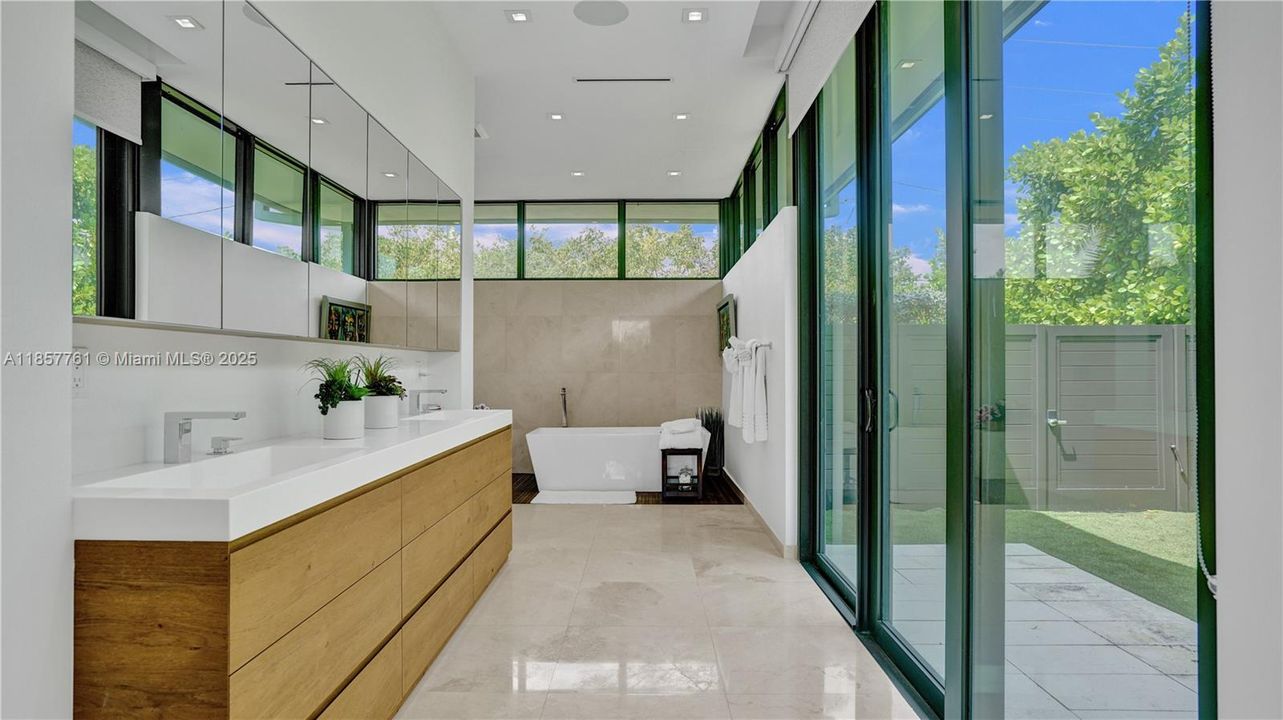 En Venta: $6,333,000 (5 camas, 7 baños, 4644 Pies cuadrados)