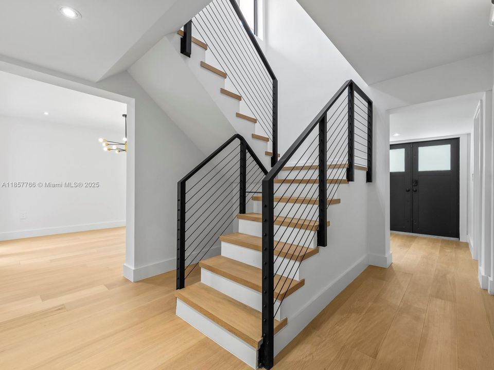 Activo con contrato: $2,399,000 (4 camas, 3 baños, 2465 Pies cuadrados)