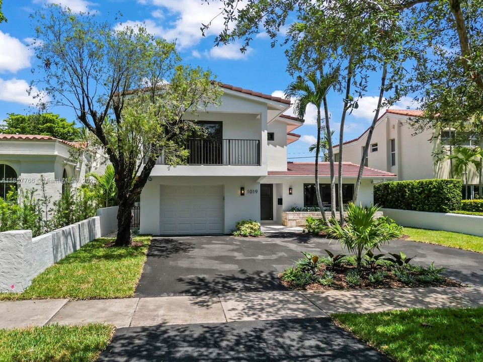 Activo con contrato: $2,399,000 (4 camas, 3 baños, 2465 Pies cuadrados)