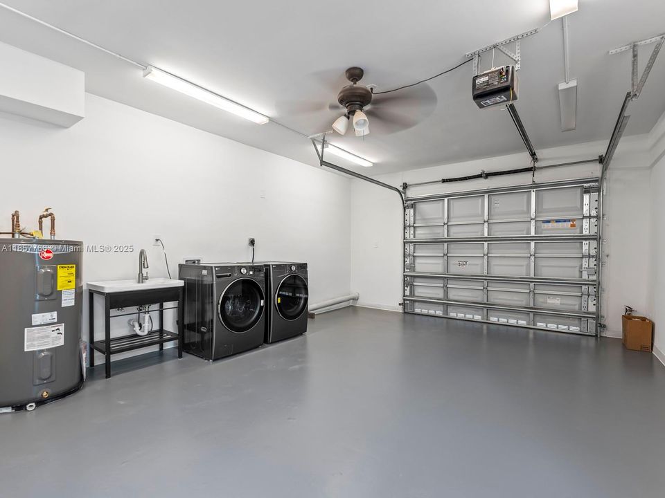 Activo con contrato: $2,399,000 (4 camas, 3 baños, 2465 Pies cuadrados)