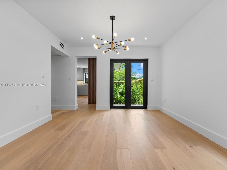 Activo con contrato: $2,399,000 (4 camas, 3 baños, 2465 Pies cuadrados)