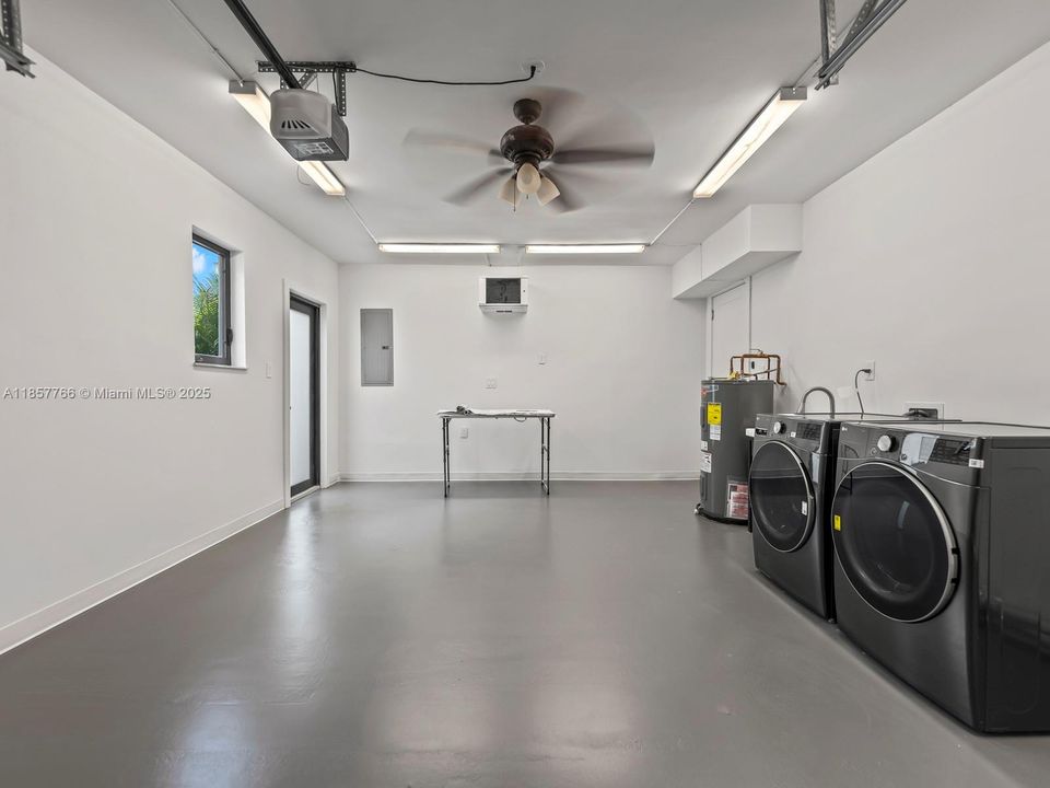 Activo con contrato: $2,399,000 (4 camas, 3 baños, 2465 Pies cuadrados)