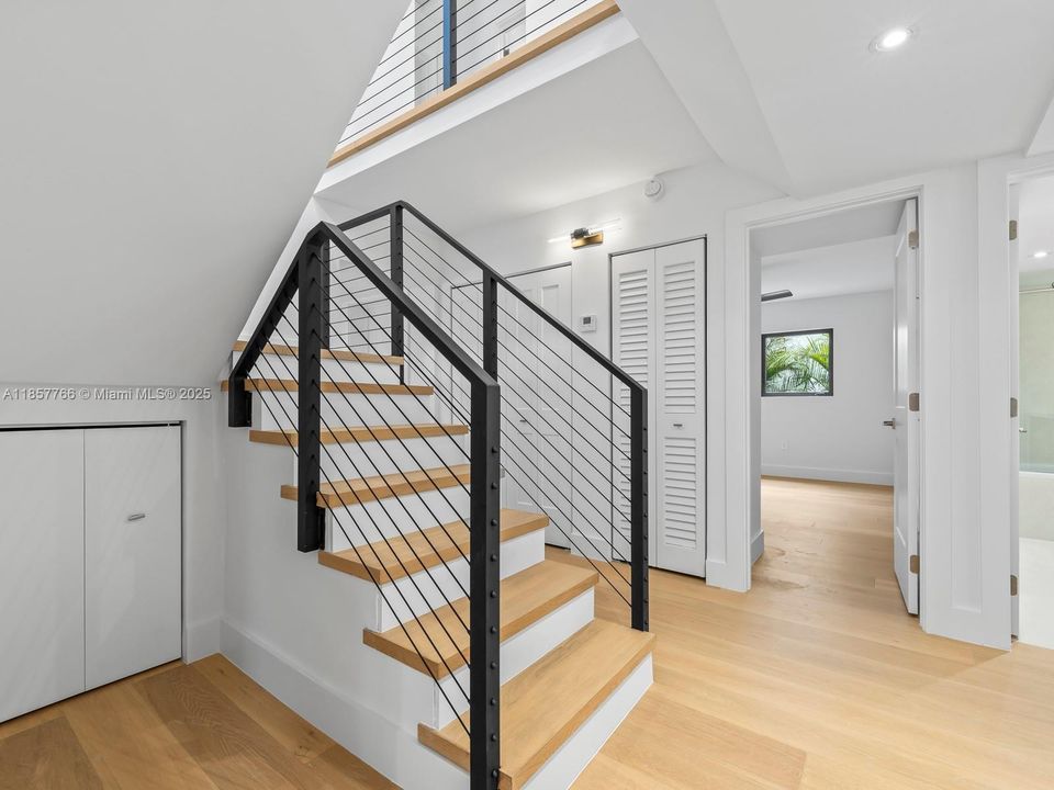 Activo con contrato: $2,399,000 (4 camas, 3 baños, 2465 Pies cuadrados)