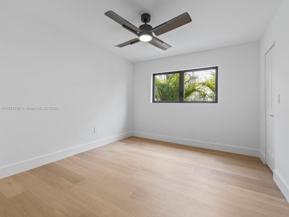 Activo con contrato: $2,399,000 (4 camas, 3 baños, 2465 Pies cuadrados)