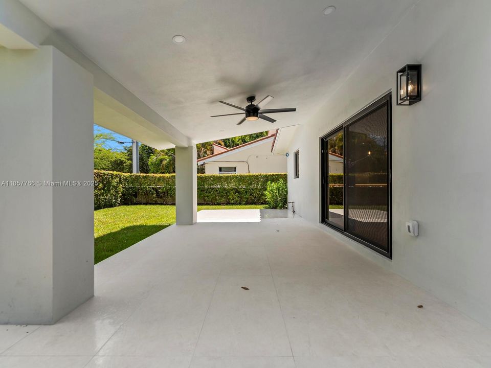 Activo con contrato: $2,399,000 (4 camas, 3 baños, 2465 Pies cuadrados)