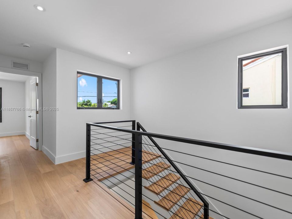 Activo con contrato: $2,399,000 (4 camas, 3 baños, 2465 Pies cuadrados)