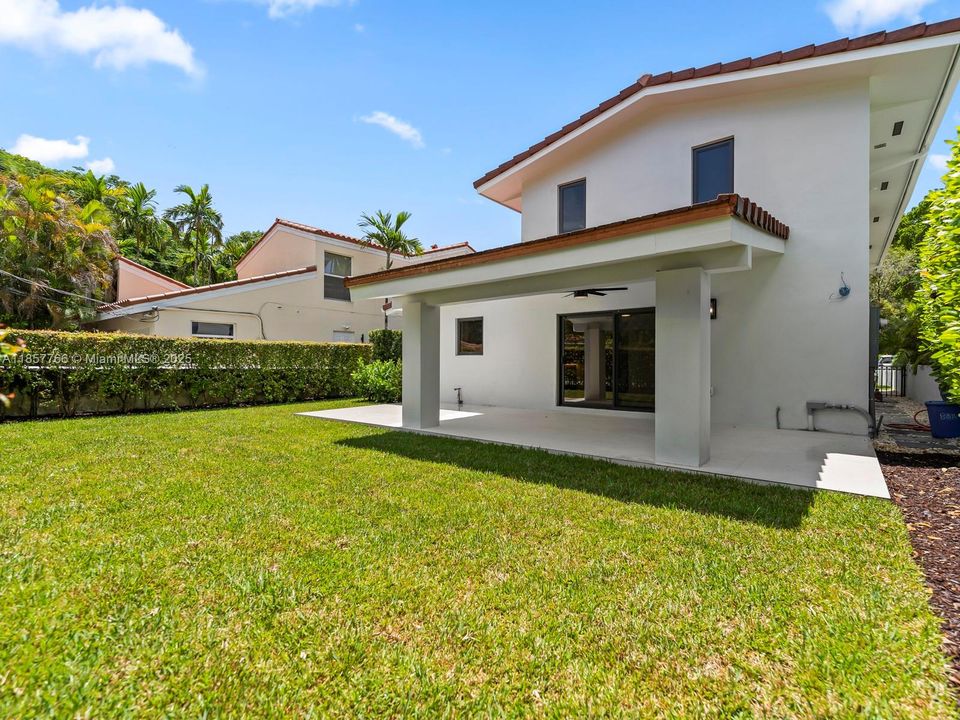 Activo con contrato: $2,399,000 (4 camas, 3 baños, 2465 Pies cuadrados)