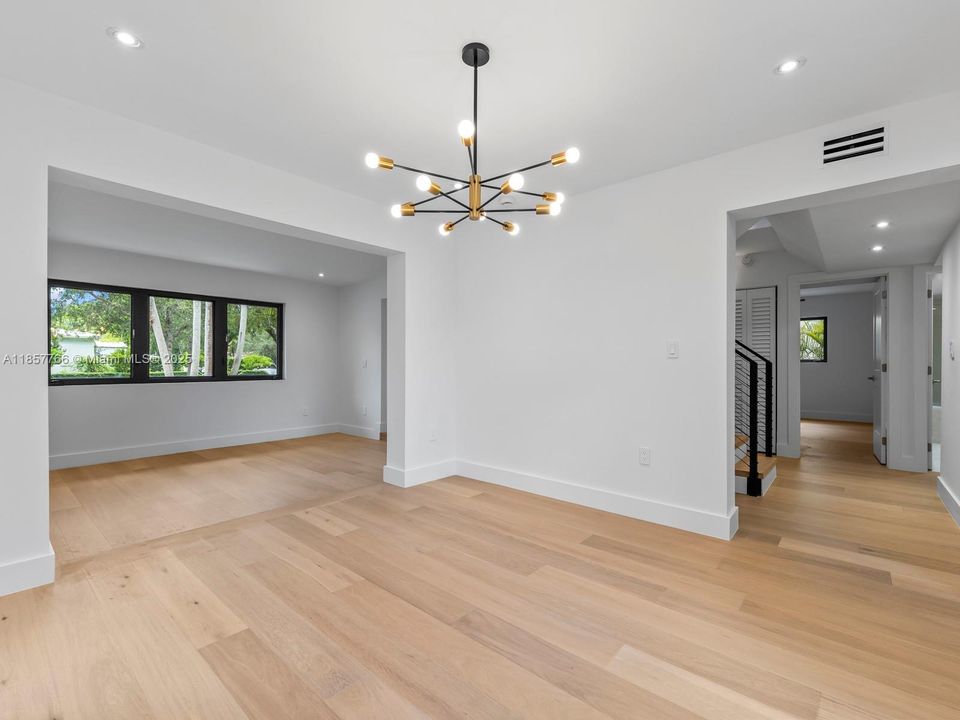 Activo con contrato: $2,399,000 (4 camas, 3 baños, 2465 Pies cuadrados)