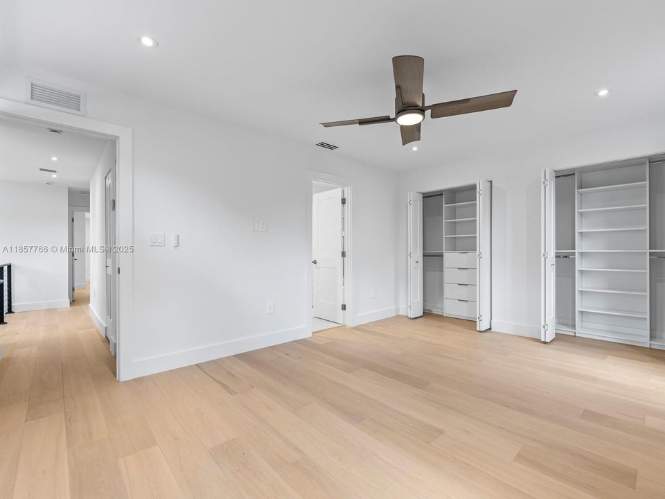 Activo con contrato: $2,399,000 (4 camas, 3 baños, 2465 Pies cuadrados)