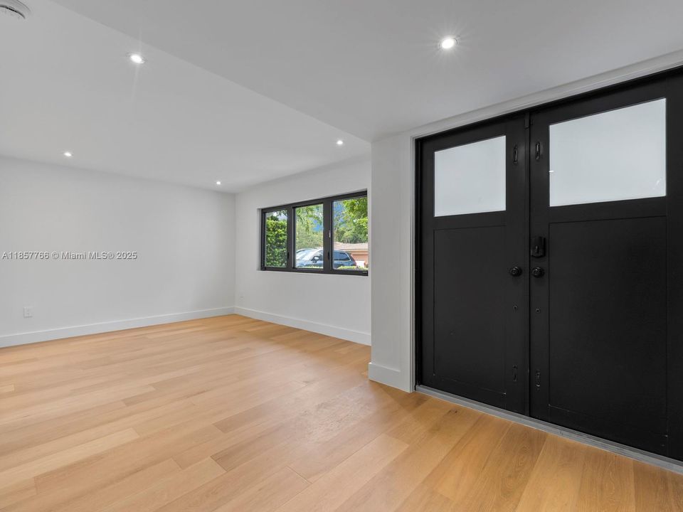 Activo con contrato: $2,399,000 (4 camas, 3 baños, 2465 Pies cuadrados)