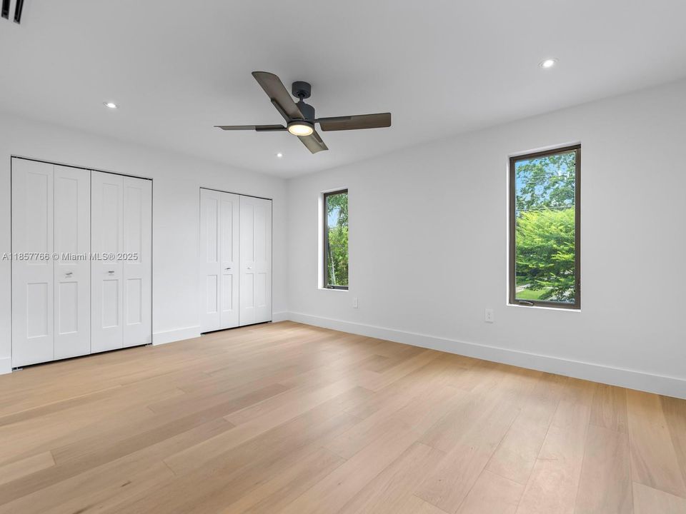 Activo con contrato: $2,399,000 (4 camas, 3 baños, 2465 Pies cuadrados)