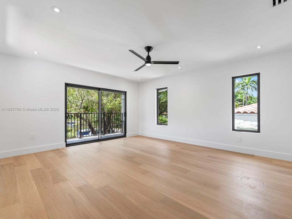 Activo con contrato: $2,399,000 (4 camas, 3 baños, 2465 Pies cuadrados)