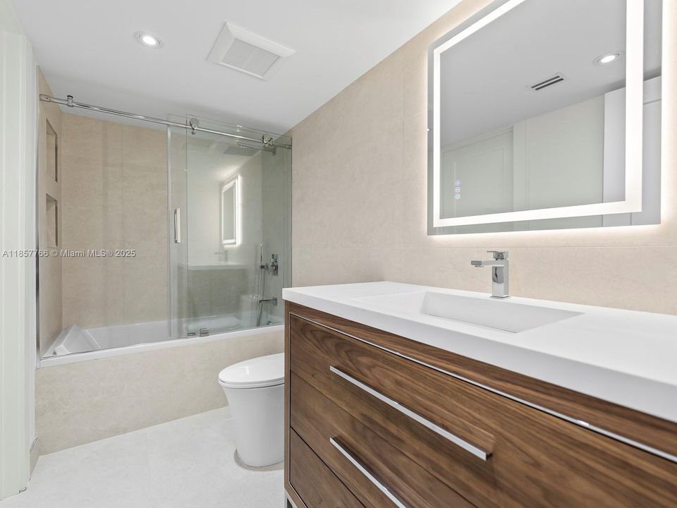 Activo con contrato: $2,399,000 (4 camas, 3 baños, 2465 Pies cuadrados)