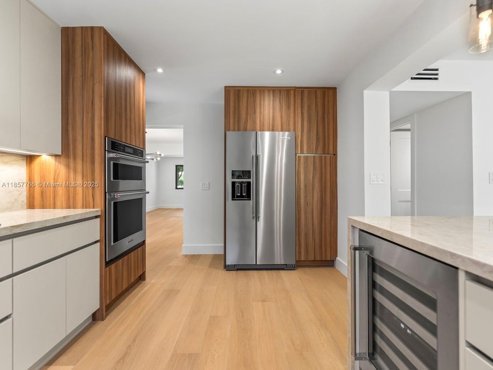 Activo con contrato: $2,399,000 (4 camas, 3 baños, 2465 Pies cuadrados)