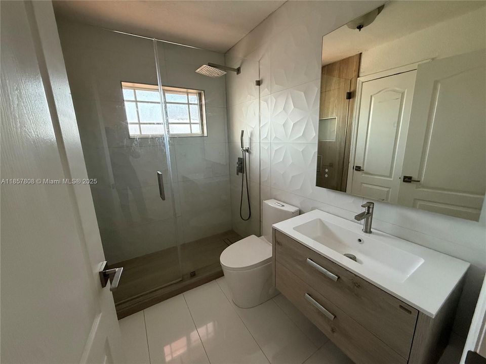 最近售出: $324,995 (2 贝兹, 2 浴室, 1190 平方英尺)